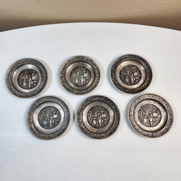 West German SKS-ZINN Decorative Small Wine Making Scene Pewter Plate 4 1/4" - Picture 5 of 6